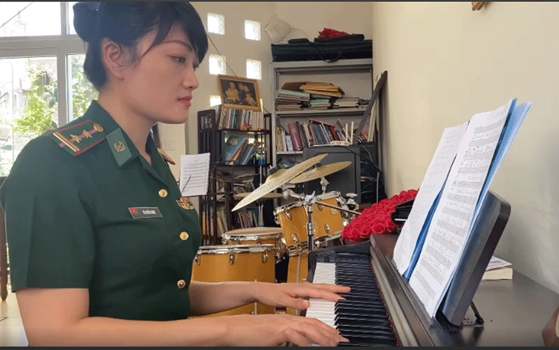 Nhạc sĩ Huyền Ngọc tri ân lực lượng tuyến đầu bằng âm nhạc